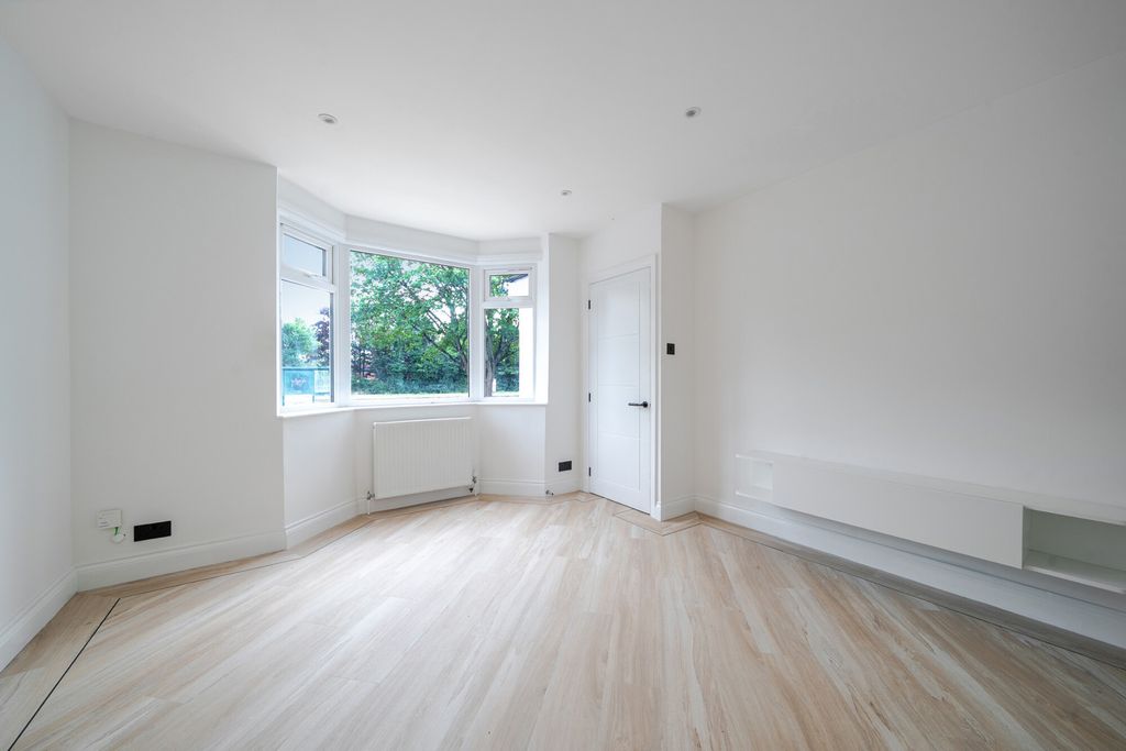 Property photo 2 of 21 1326252-16-6874cc...