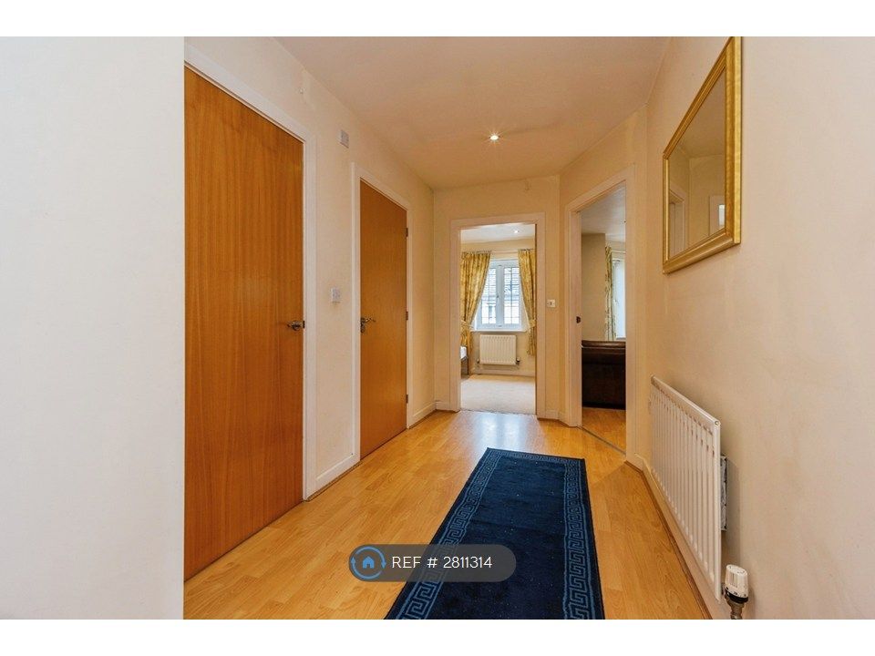 Property photo 3 of 13 Spacious Hallway