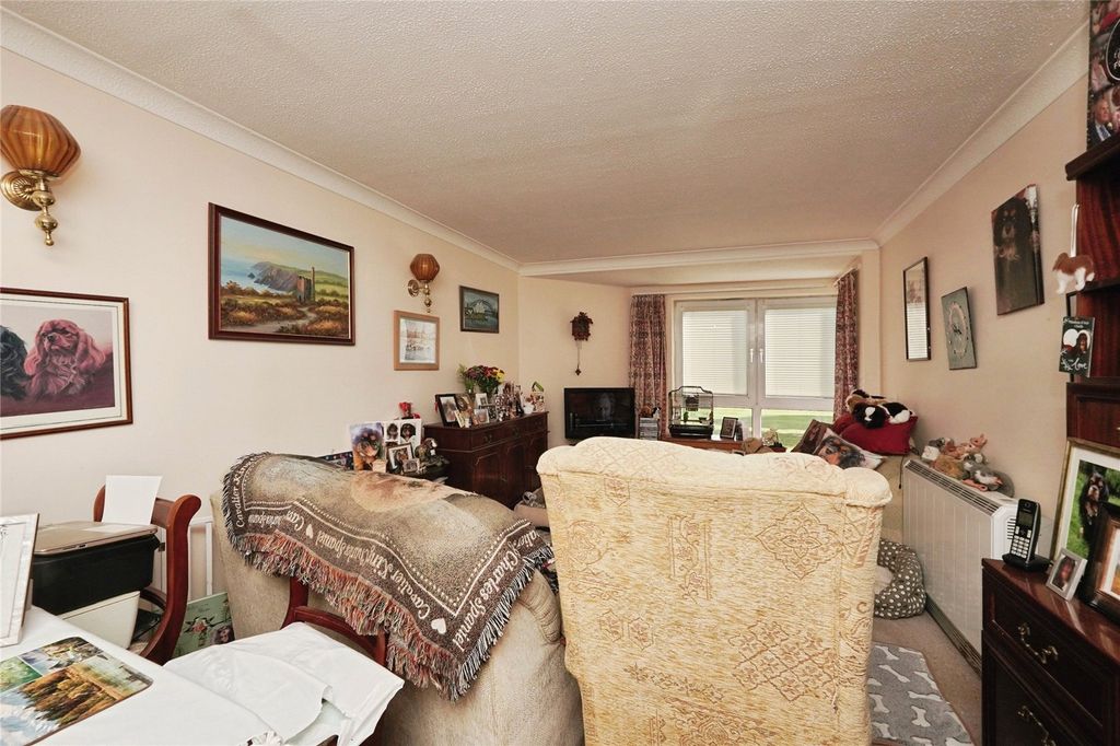 Property photo 3 of 10 Lounge