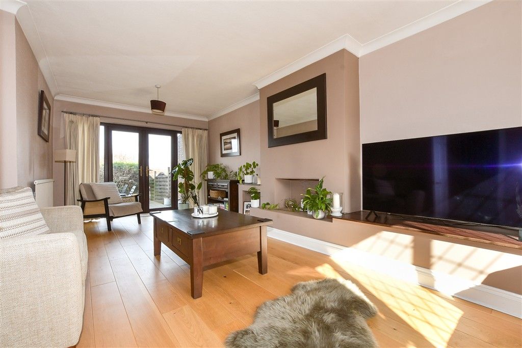 Property photo 2 of 14 Lounge