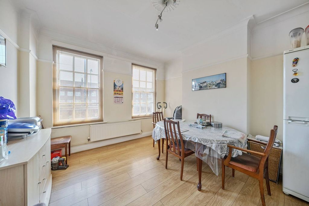 Property photo 2 of 23