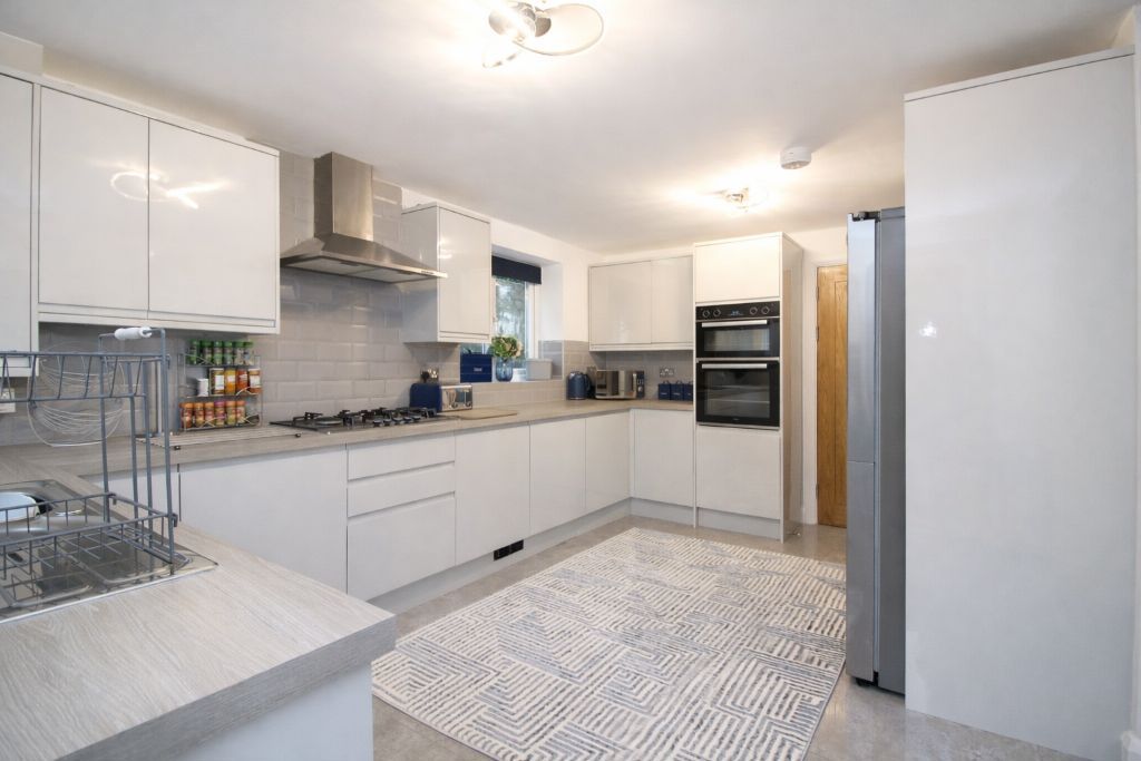 Property photo 3 of 30 Kitchen