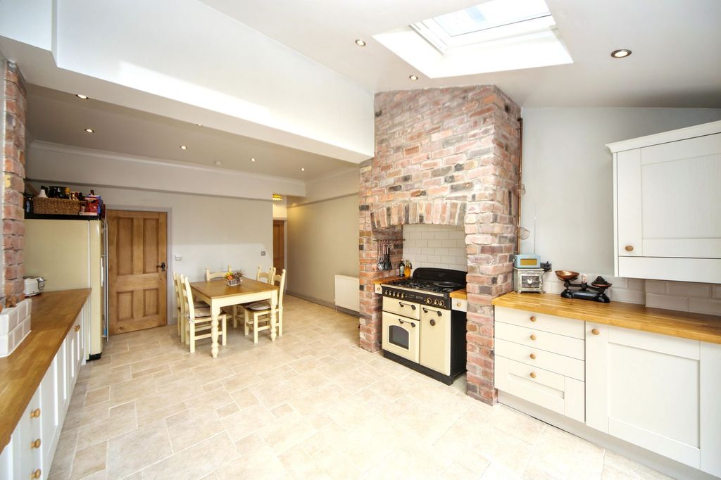 Property photo 3 of 22