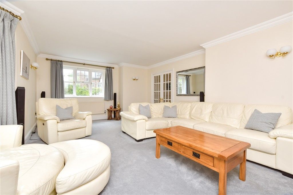 Property photo 2 of 14 Lounge