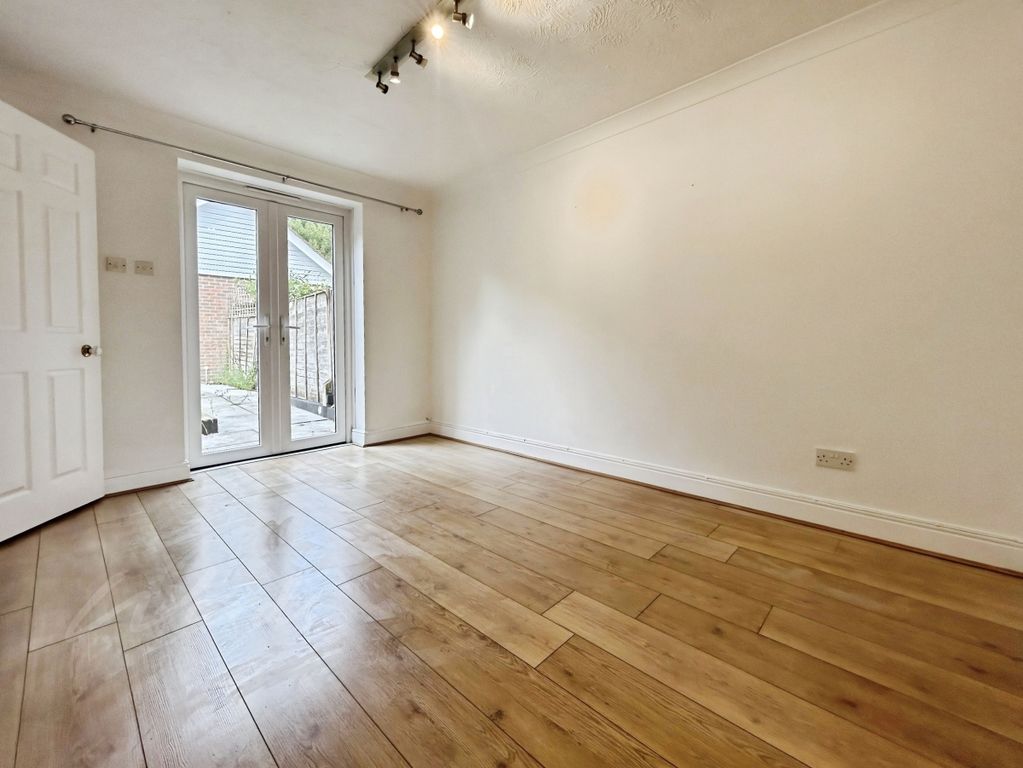Property photo 3 of 14 Dining