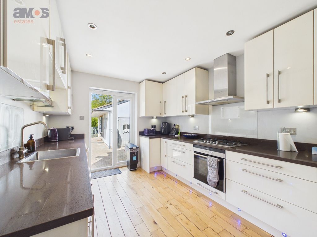 Property photo 2 of 20 4917744