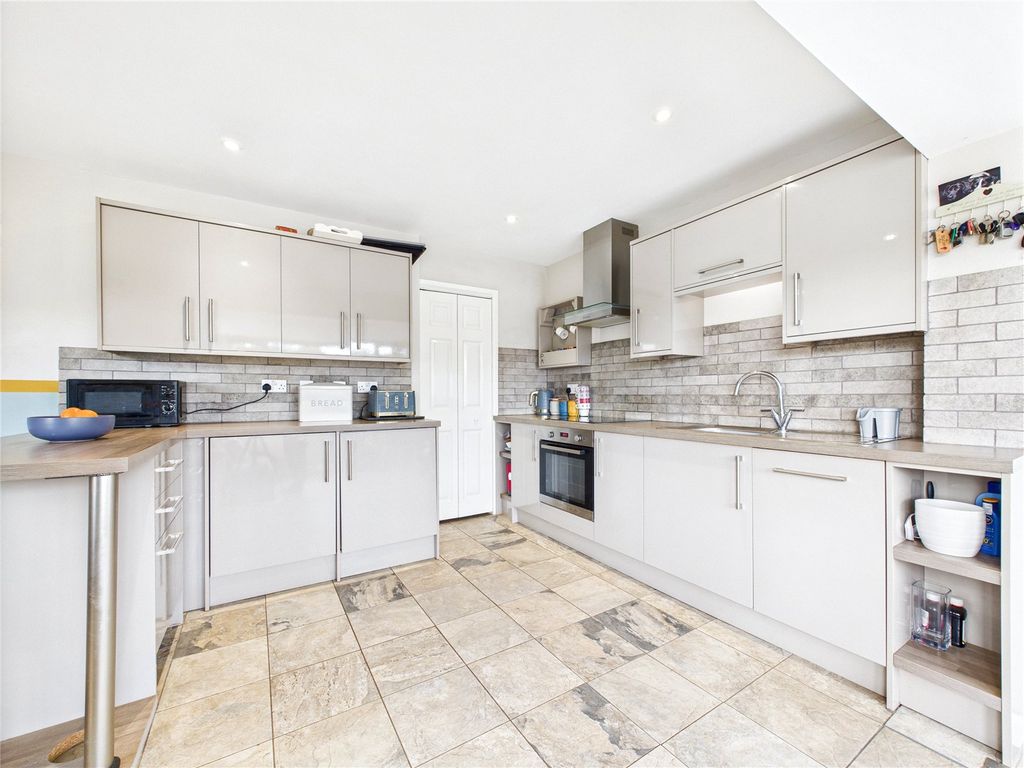Property photo 3 of 17 3 - Picture No. 12