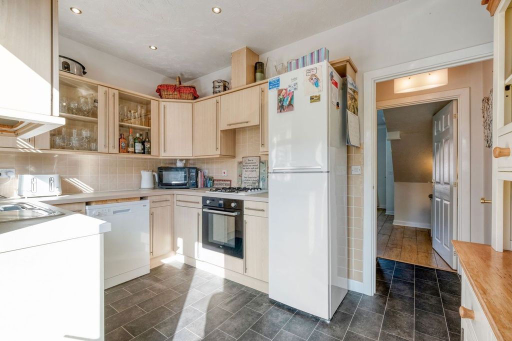 Property photo 2 of 23