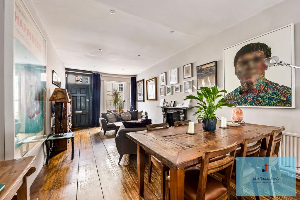 Property photo 2 of 21 Dining Room