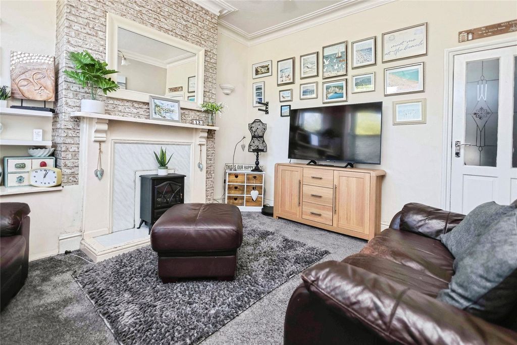 Property photo 2 of 16 Picture No. 13