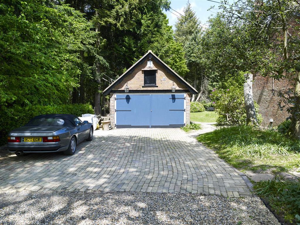 Property photo 2 of 31