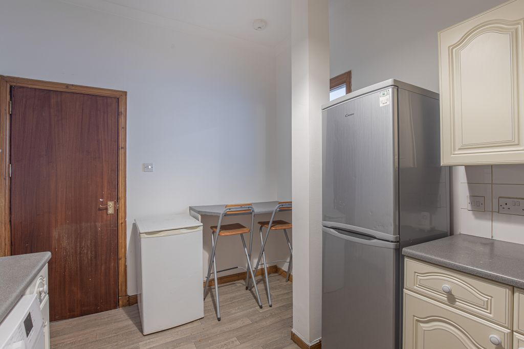 Property photo 3 of 16 Kitchenangle2