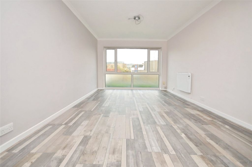 Property photo 2 of 8 Picture No. 01