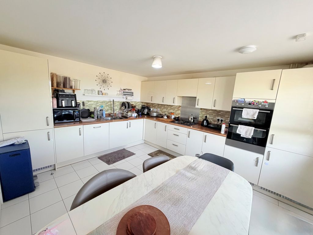 Property photo 3 of 13 Image