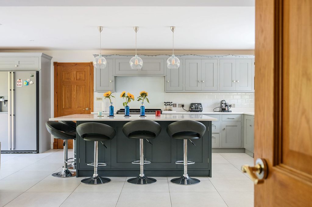 Property photo 3 of 25