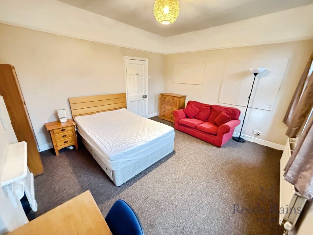 Property photo 2 of 17 Picture No. 21