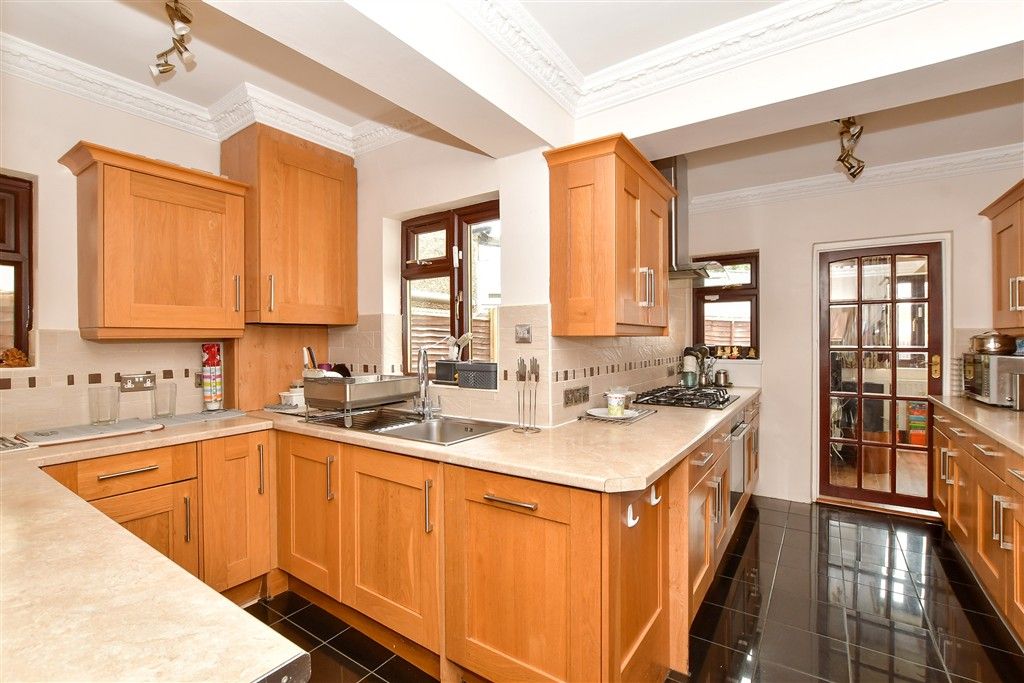 Property photo 1 of 9 Kitchen