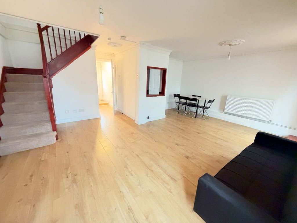 Property photo 1 of 13 3-Bedroom House For Rent In Harlow