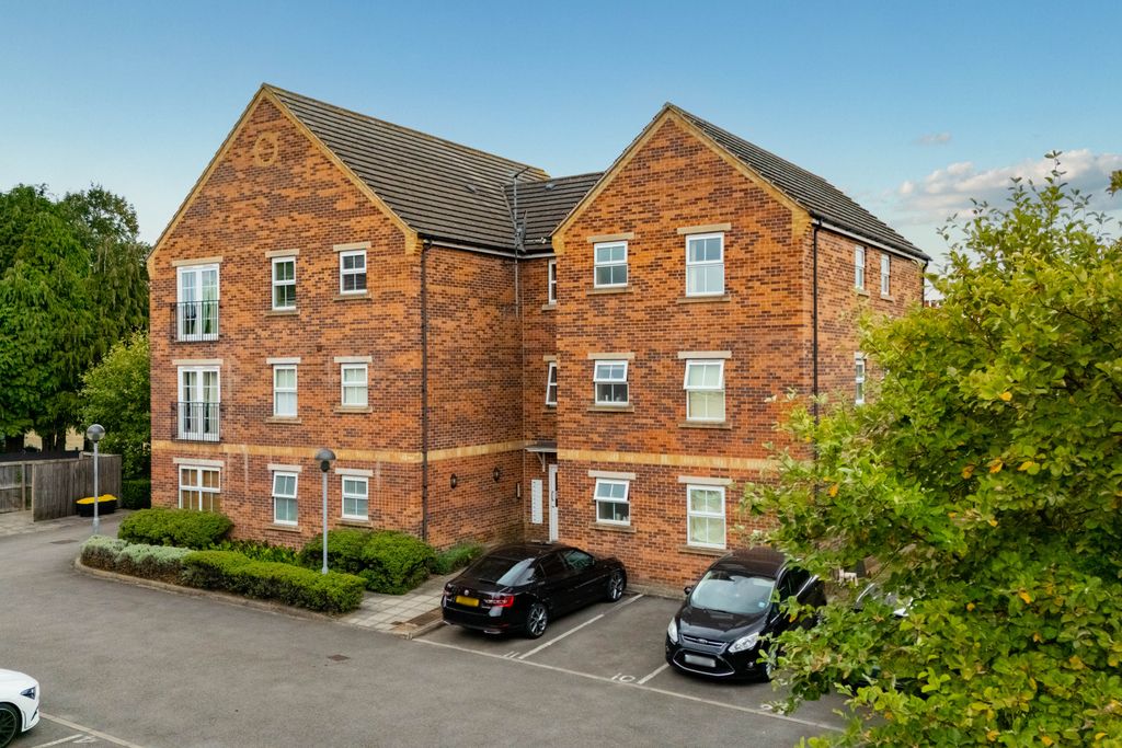 Property photo 1 of 14 2 Bedroom Apartment For Sale