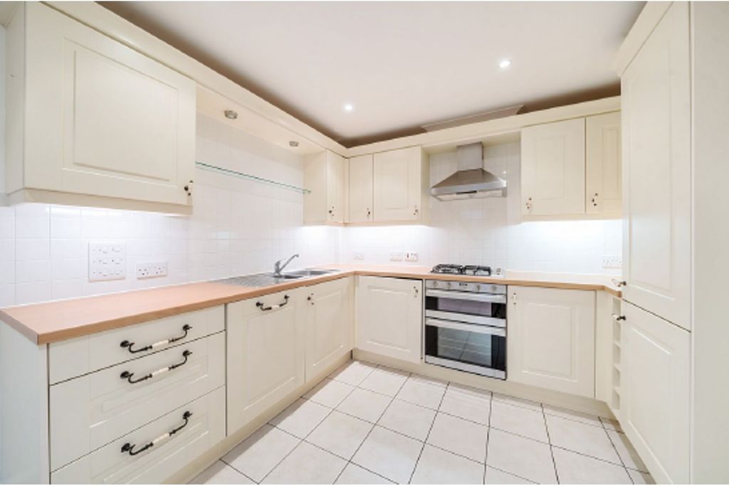 Property photo 2 of 7 Kitchen