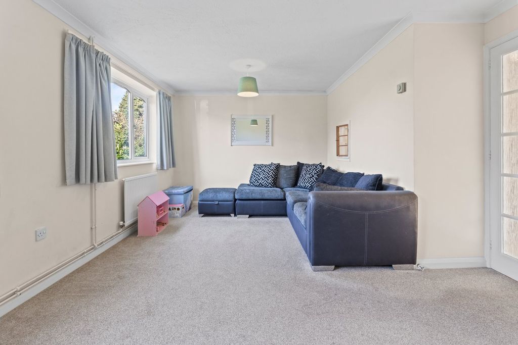 Property photo 2 of 23