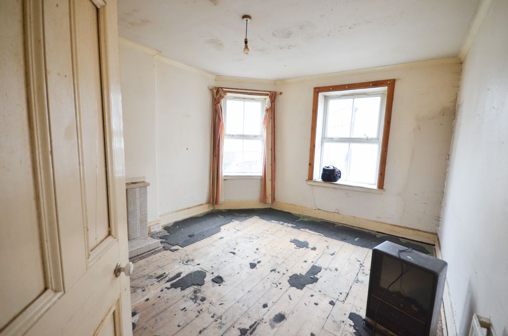 Additional image 7 of 2 bed flat for saleKenneth Street, Stornoway HS1
