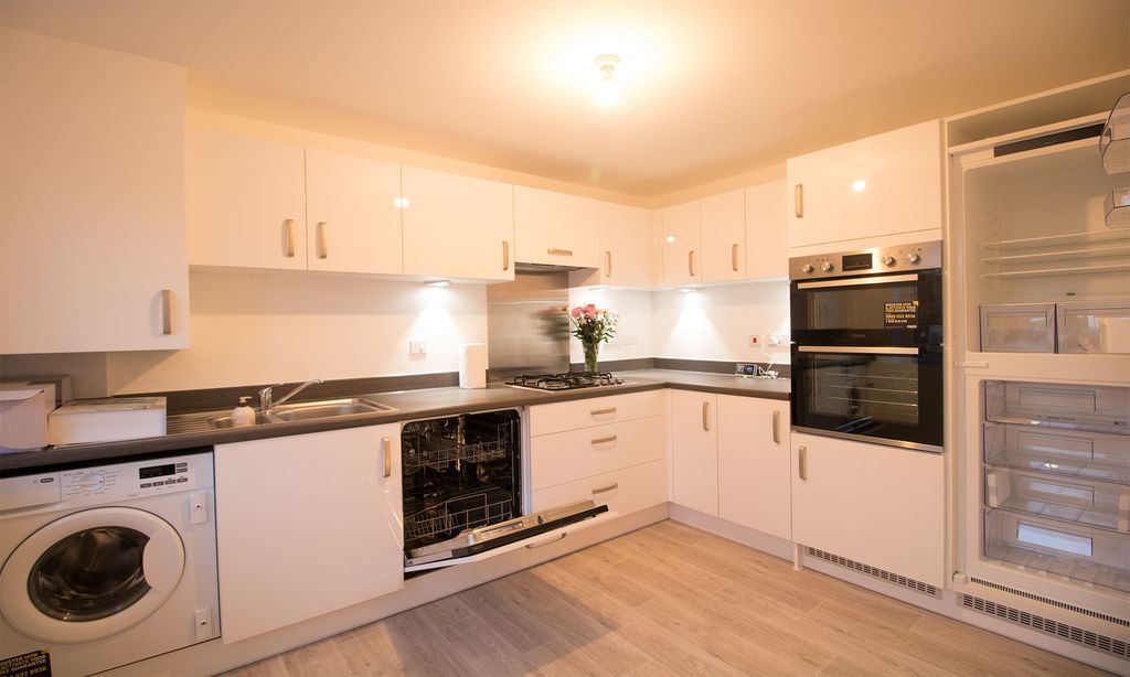 Property photo 3 of 12 Kitchen