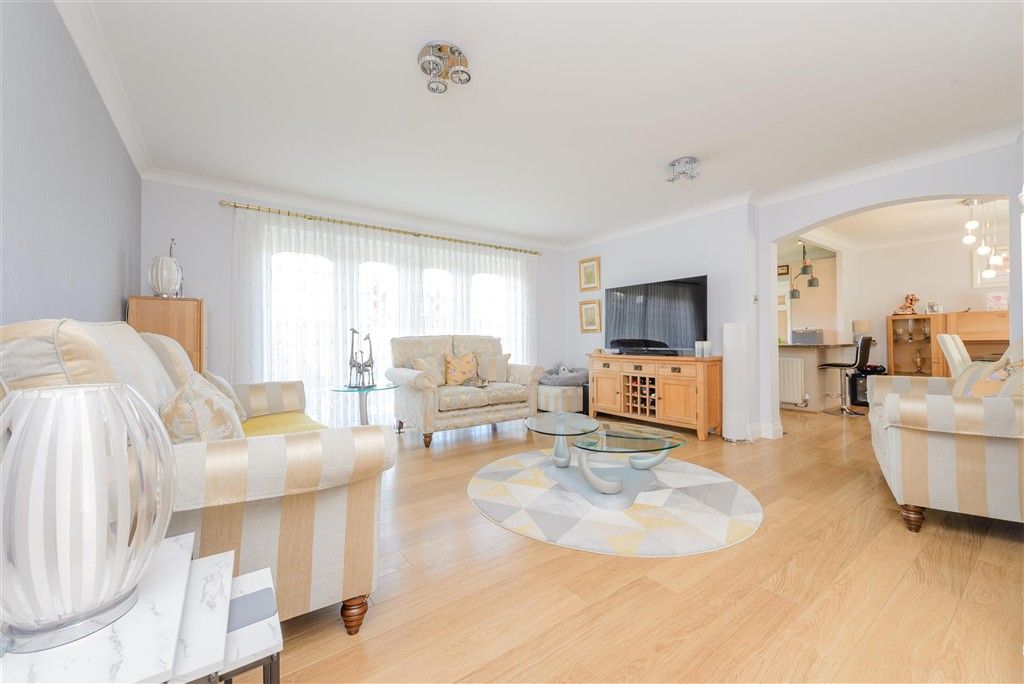 Property photo 2 of 13 Lounge