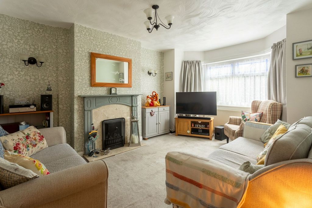 Property photo 3 of 19