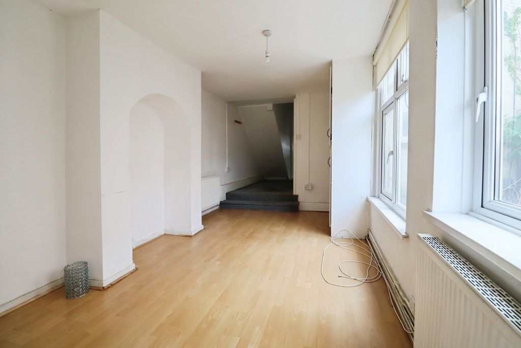 Property photo 2 of 19 Pbox-Img.Jpg