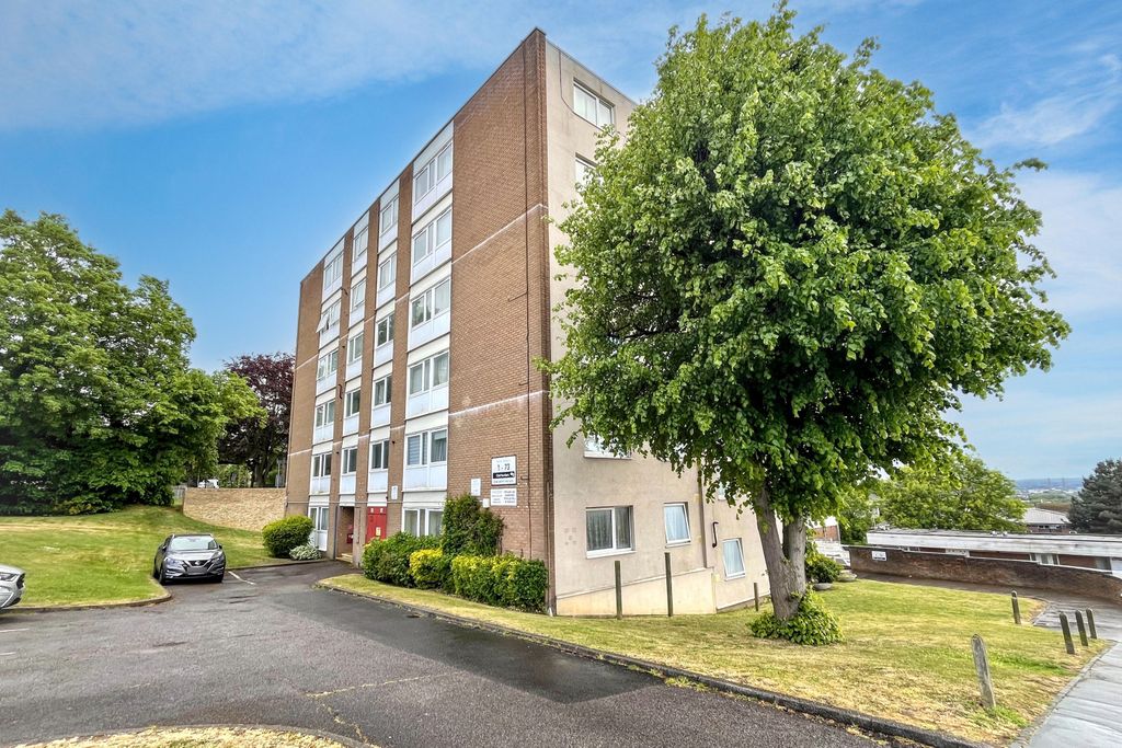 Property photo 1 of 9 29 Menlo Gardens, Beulah Hill, Upper Norwood, Se19 3DT
