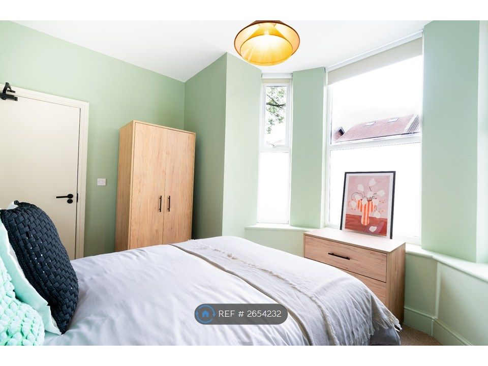 Property photo 2 of 17 Bedroom One