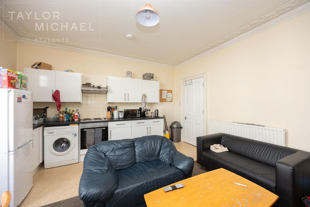 Property photo 1 of 8 Kitchen