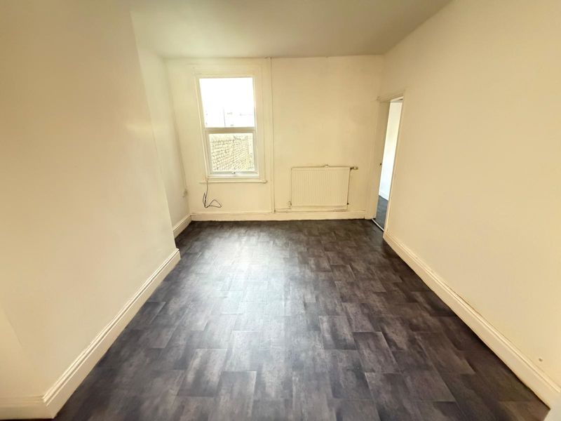 Property photo 3 of 8 Photo 11