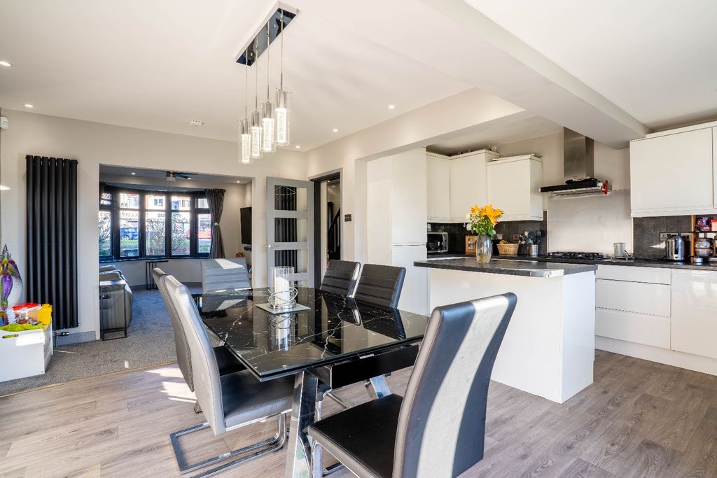 Property photo 1 of 18 4730652