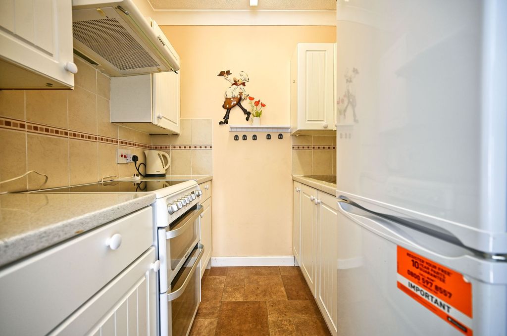 Property photo 2 of 8 Kitchen