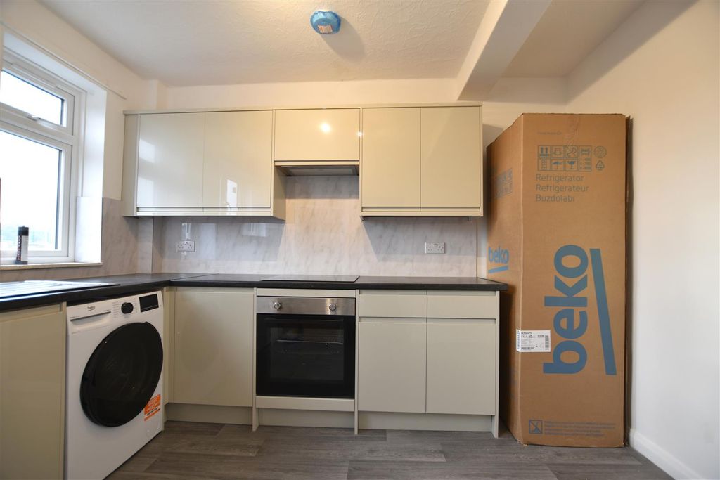 Property photo 2 of 6 Kitchen.Jpg