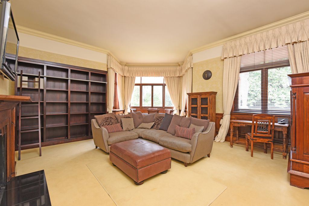 Property photo 2 of 12 8