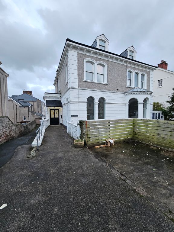 Property photo 2 of 16