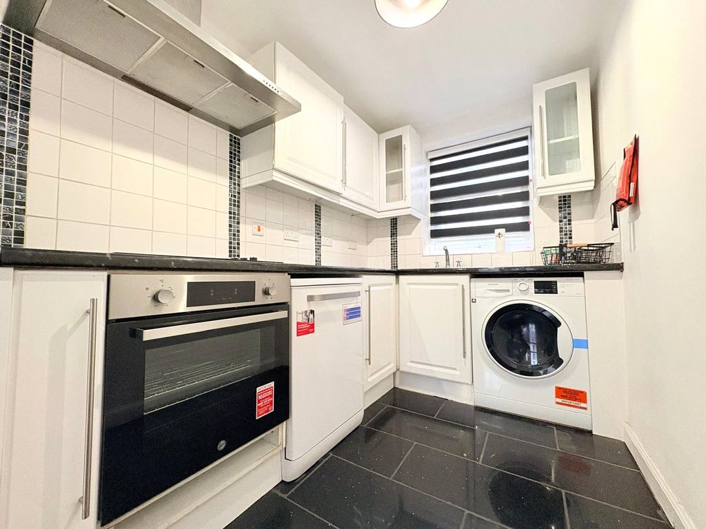 Property photo 3 of 8 Picture No. 25