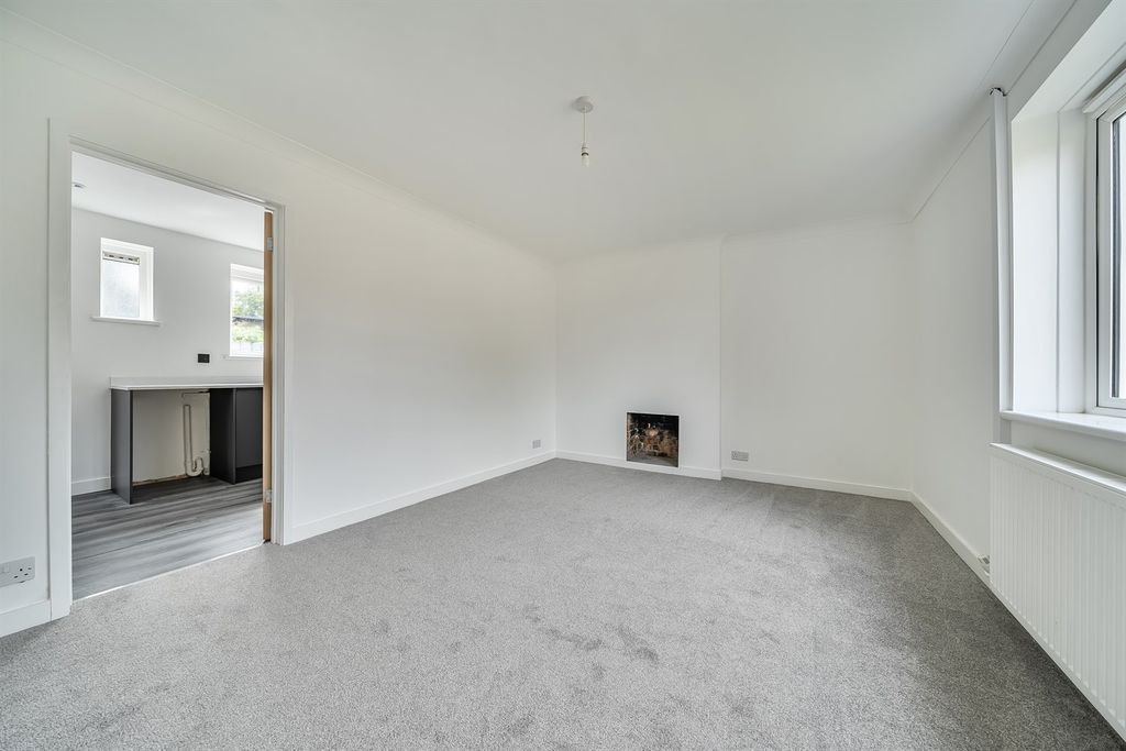 Property photo 2 of 12 (Main)