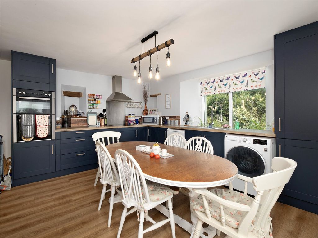 Property photo 3 of 16 Picture No. 11