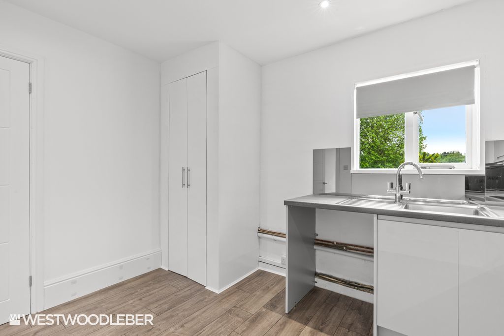 Property photo 3 of 11 Highstreet_2