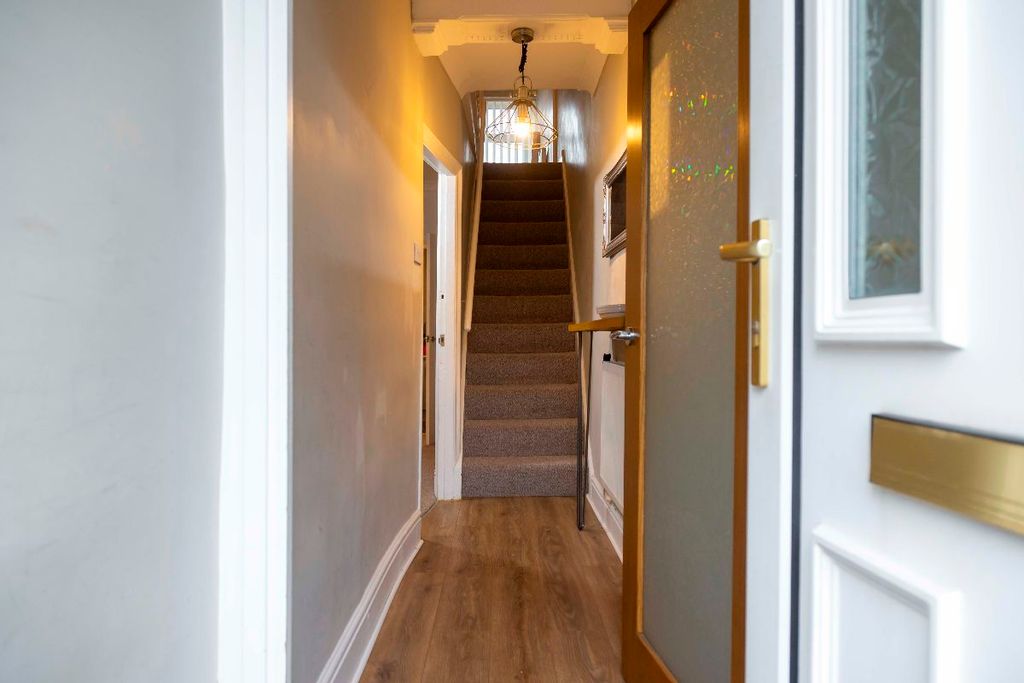 Property photo 2 of 29