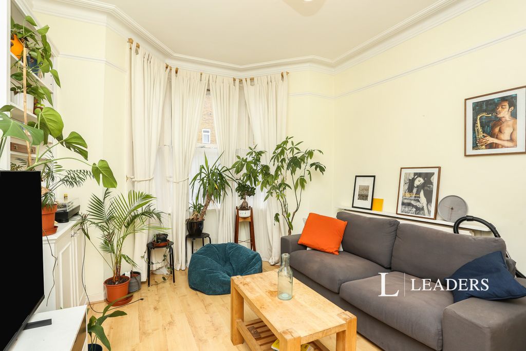 Property photo 2 of 10 Lounge