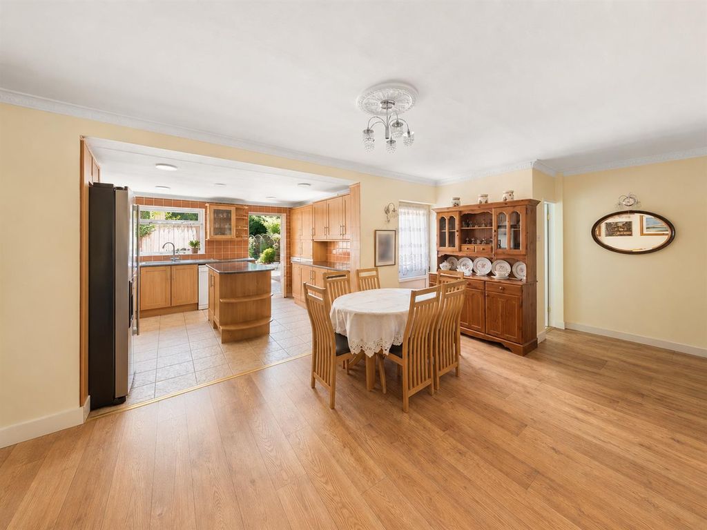 Property photo 2 of 16 4ce1Ed4d-d756-4d23-8A12-c3Fdf5272c32.Png