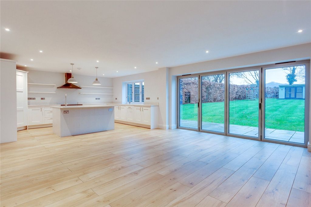 Property photo 2 of 29 Kitchen/Dining Room