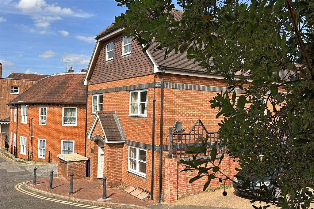 Property photo 1 of 9 Ao Front.Jpg