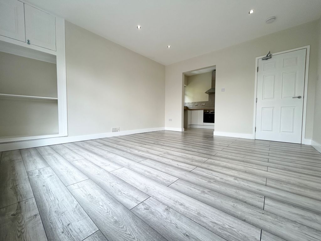 Property photo 3 of 11 Lounge