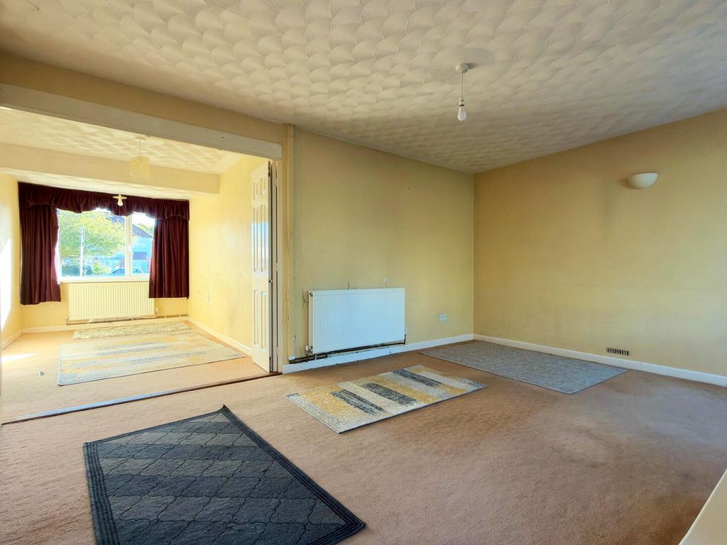 Property photo 2 of 25 Living Room